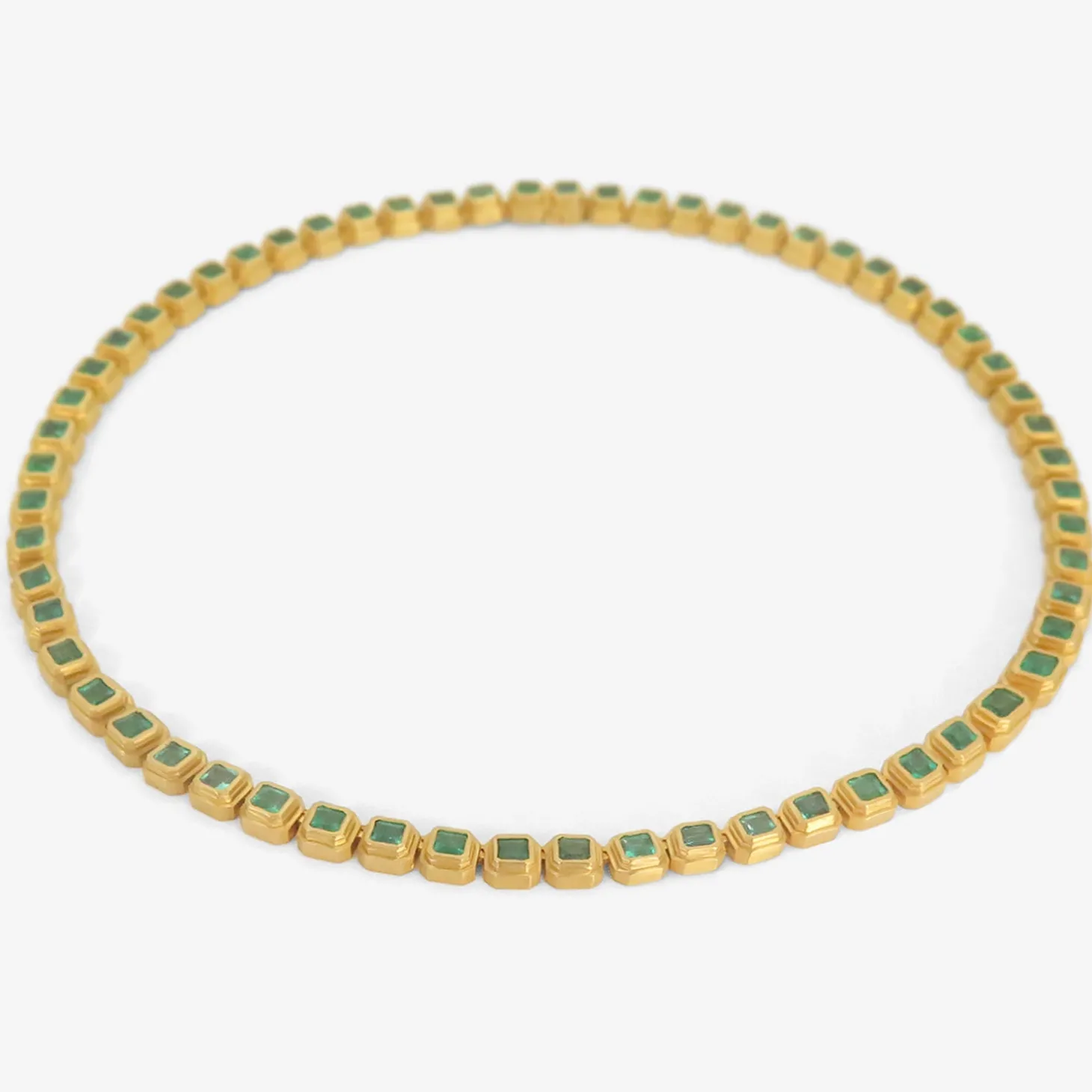 20k & colombian emerald ziggurat eternity necklace, 11.64ct