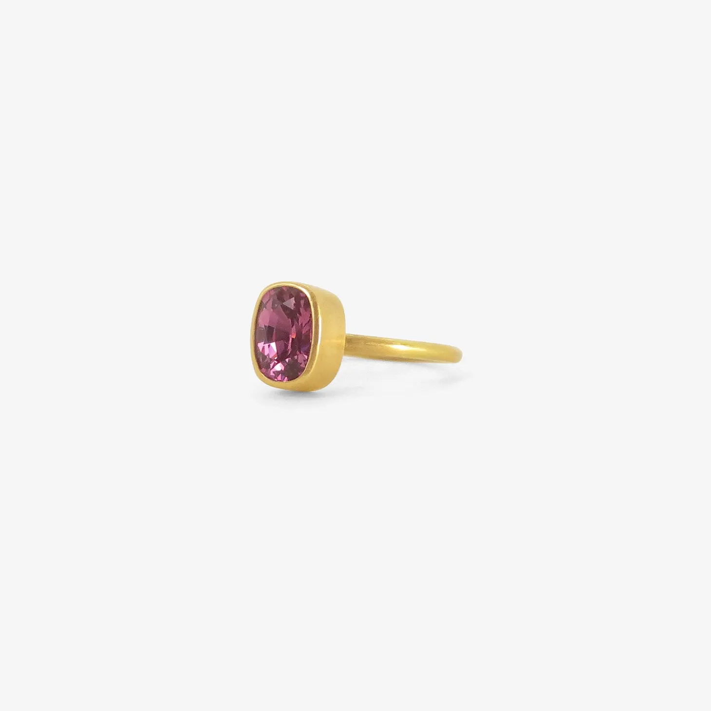 18k & cushion-shaped faceted pink spinel ring, 1.9ct