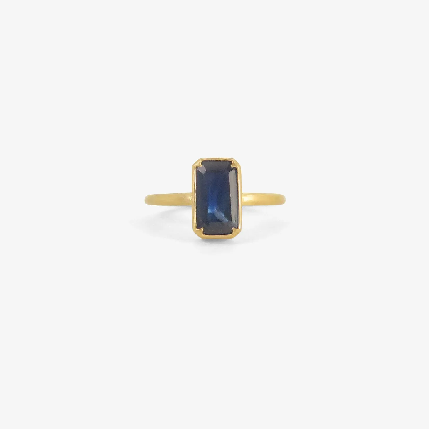 18k & emerald-cut dark blue sapphire ring, 2.1ct