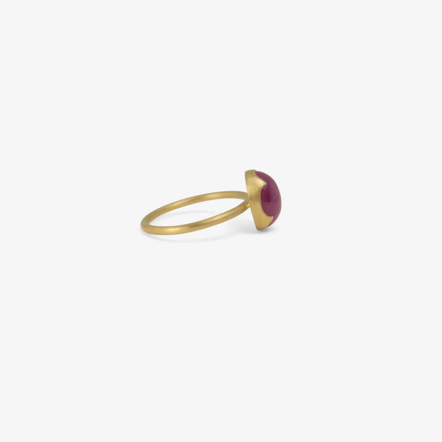 18k & fine oval ruby cabochon ring, 3.36ct