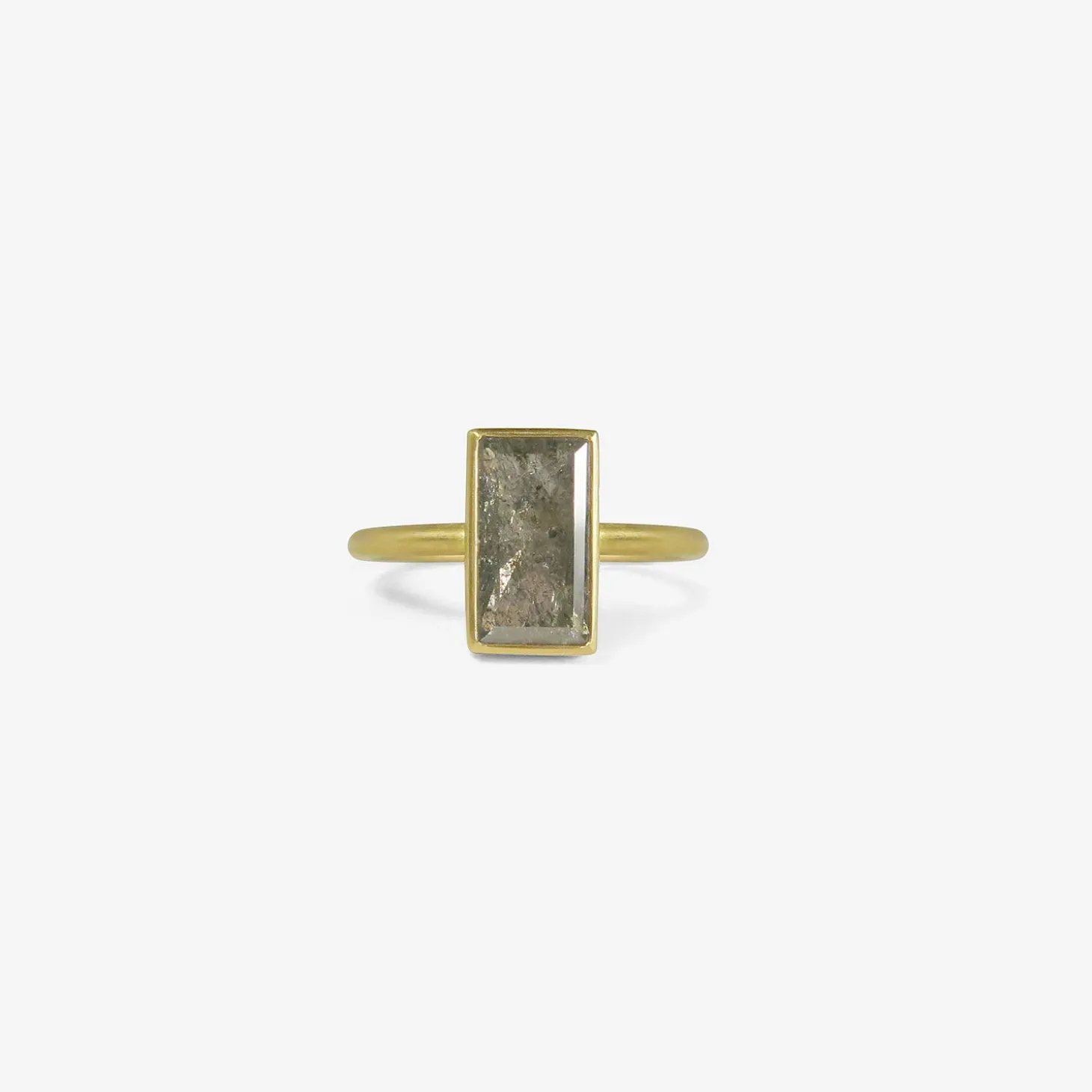 18k & flat rectangular grey lacy diamond ring, 2.5ct