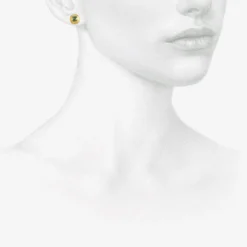 22k & green tourmaline cushion capsa studs