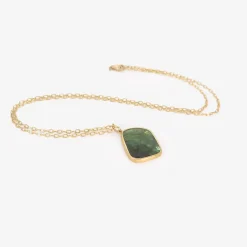 18k & green tourmaline pebble pendant, 7.49ct