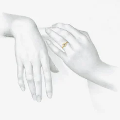 18k & icy white diamond ring .8ct