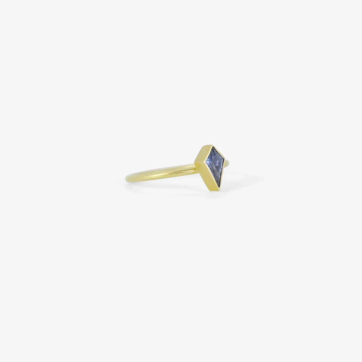 18k & kite shaped blue sapphire ring