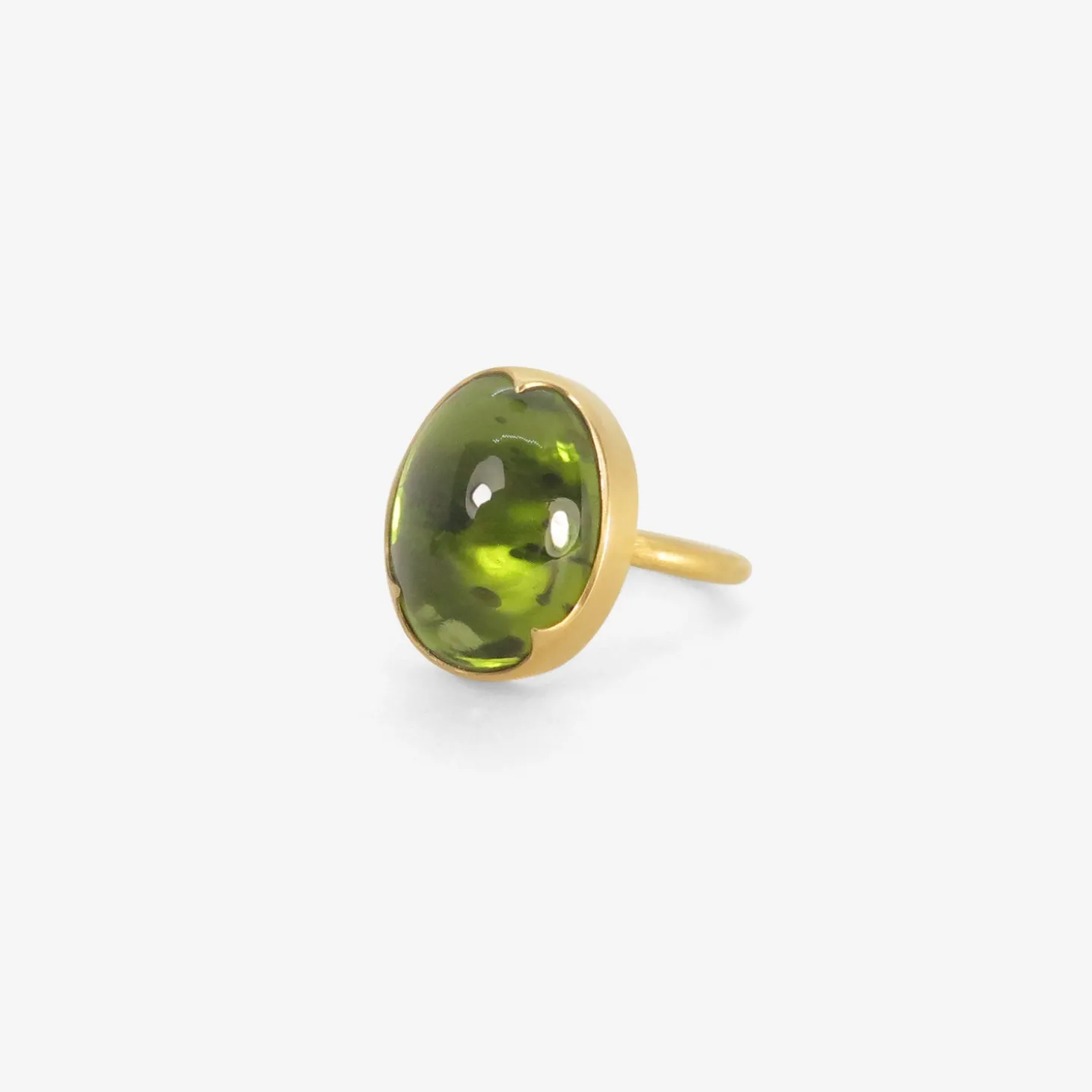 18k & large oval peridot ring, 12.32ct