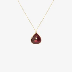 18k & large teardrop-shaped garnet pendant, 19.07ct