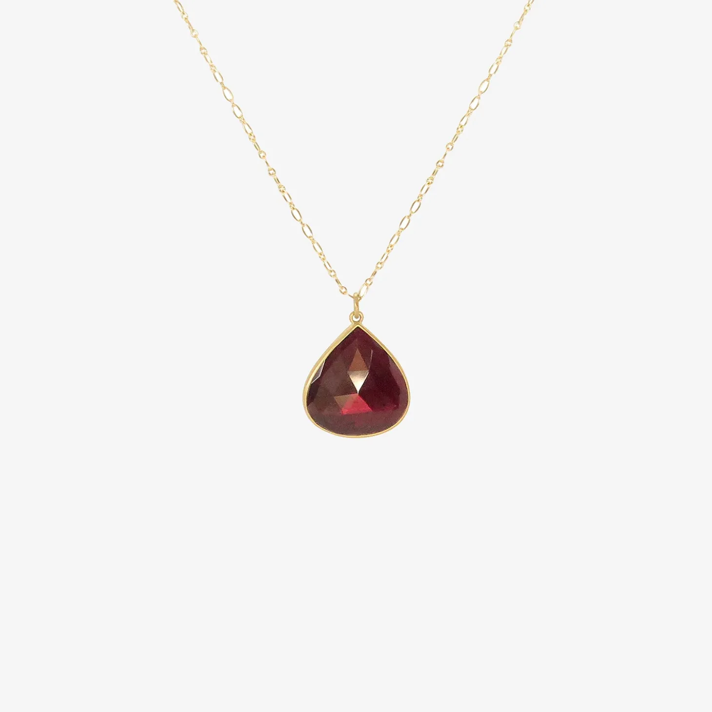 18k & large teardrop-shaped garnet pendant, 19.07ct