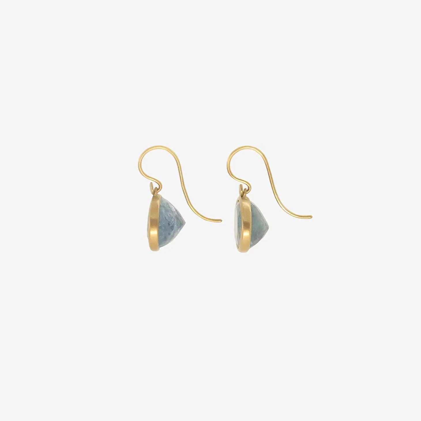 18k & oval aquamarine earrings, 16.13ct