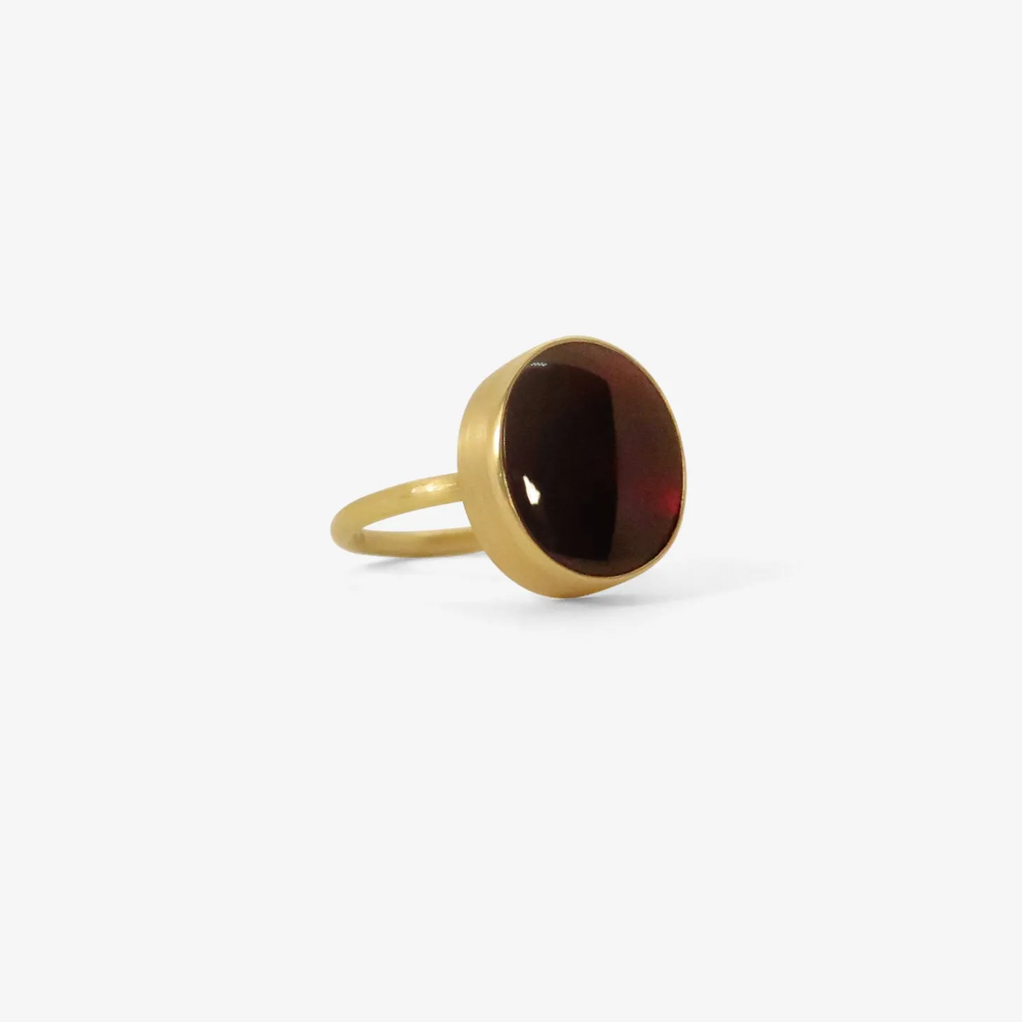 18k & oval buff-top almandine garnet ring, 9ct