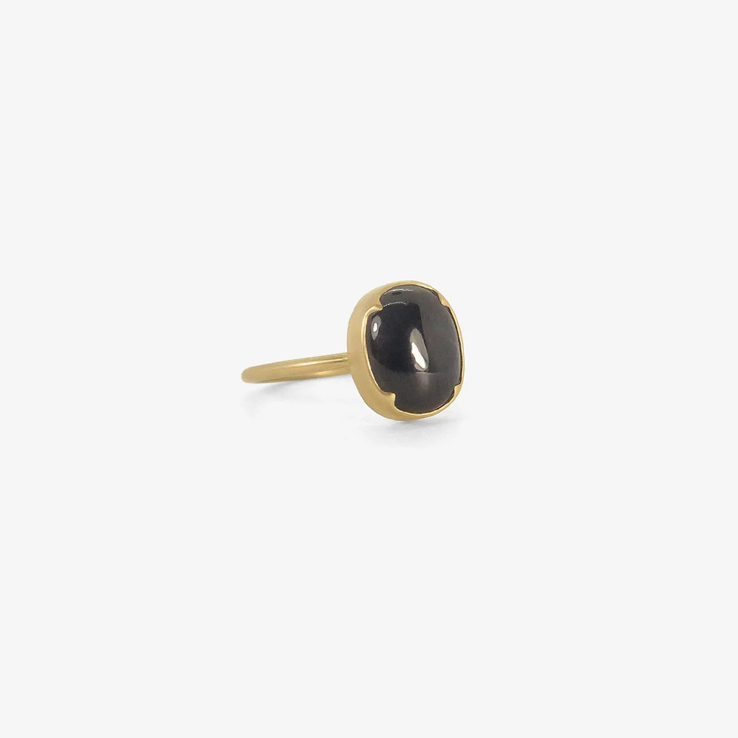 18k & oval cabochon dark blue sapphire ring, 4.78ct