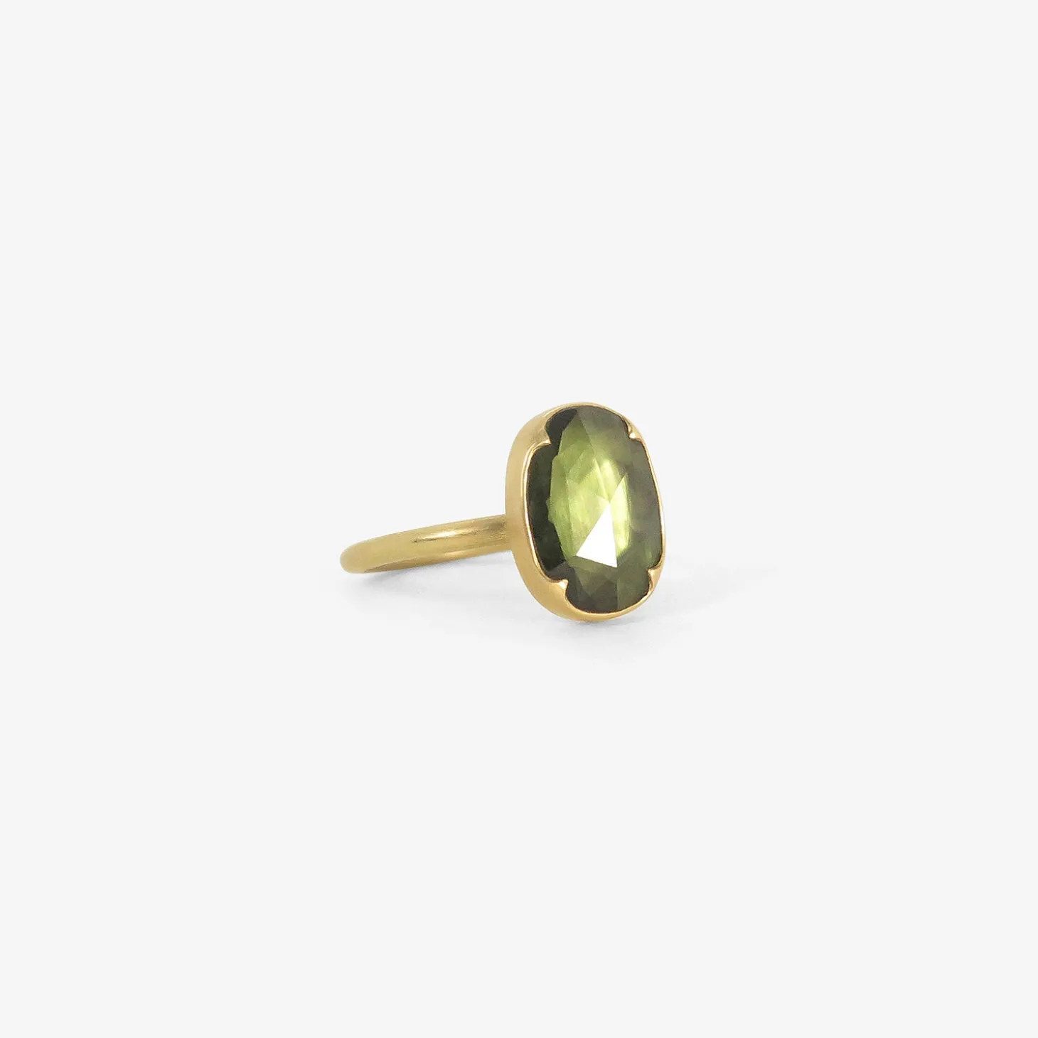 18k & oval faceted green sapphire ring, 3.2ct