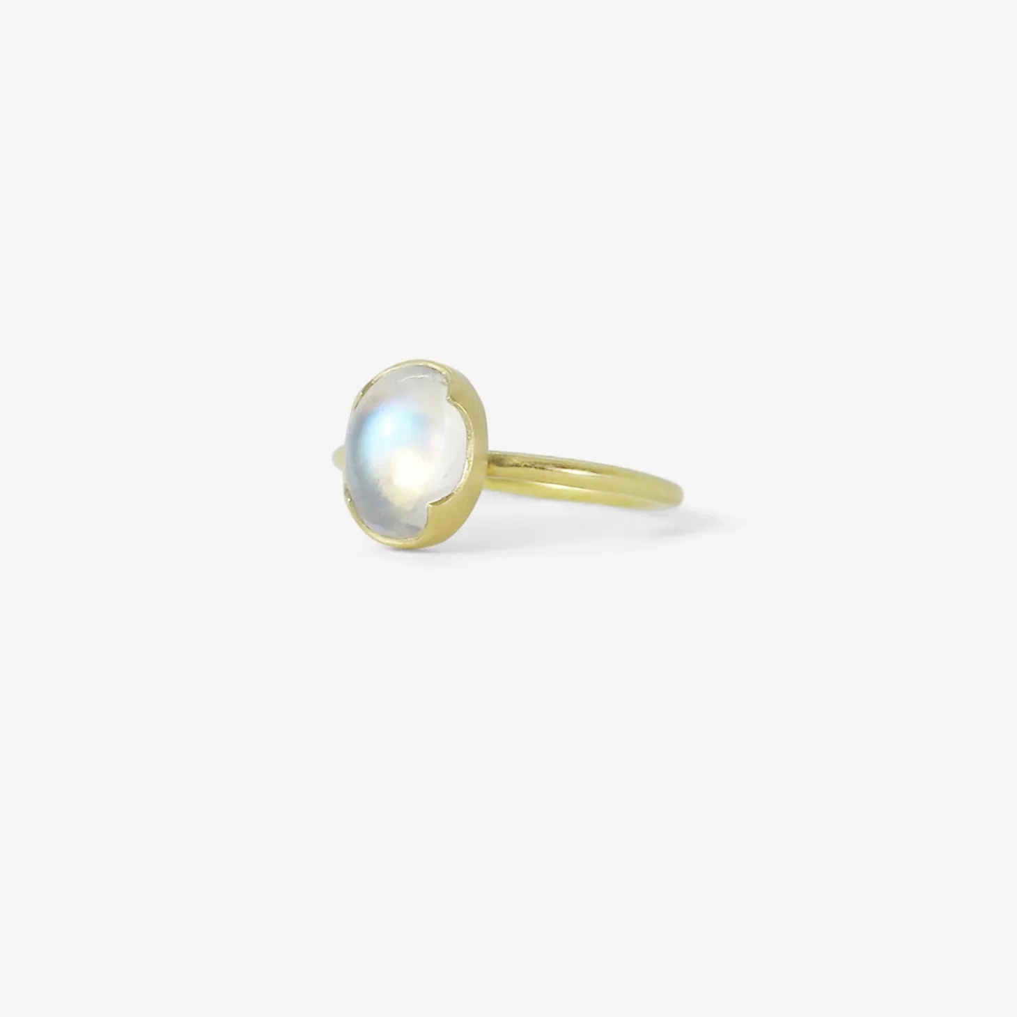 18k & oval rainbow moonstone ring