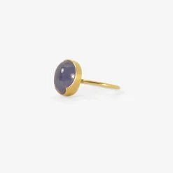 18k & oval tanzanite ring