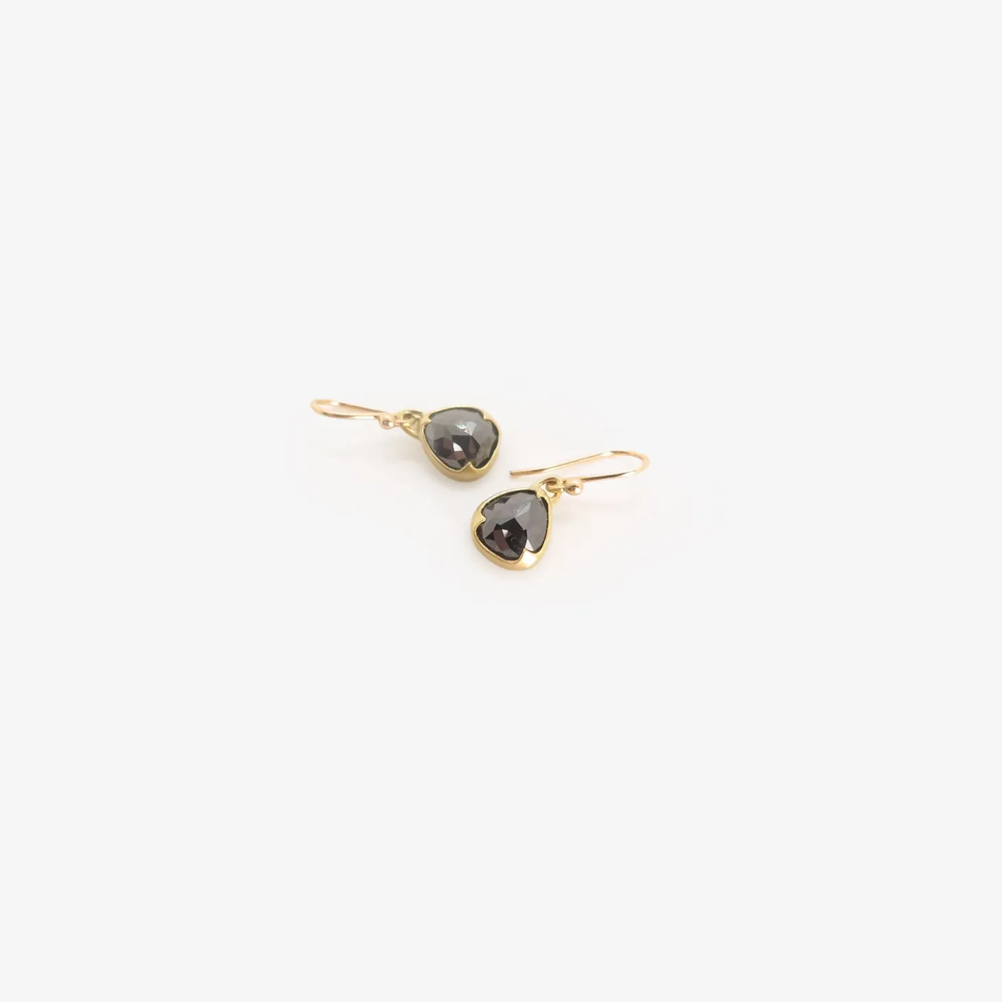 18k & pear-shaped black diamond earrings, 3.03ct