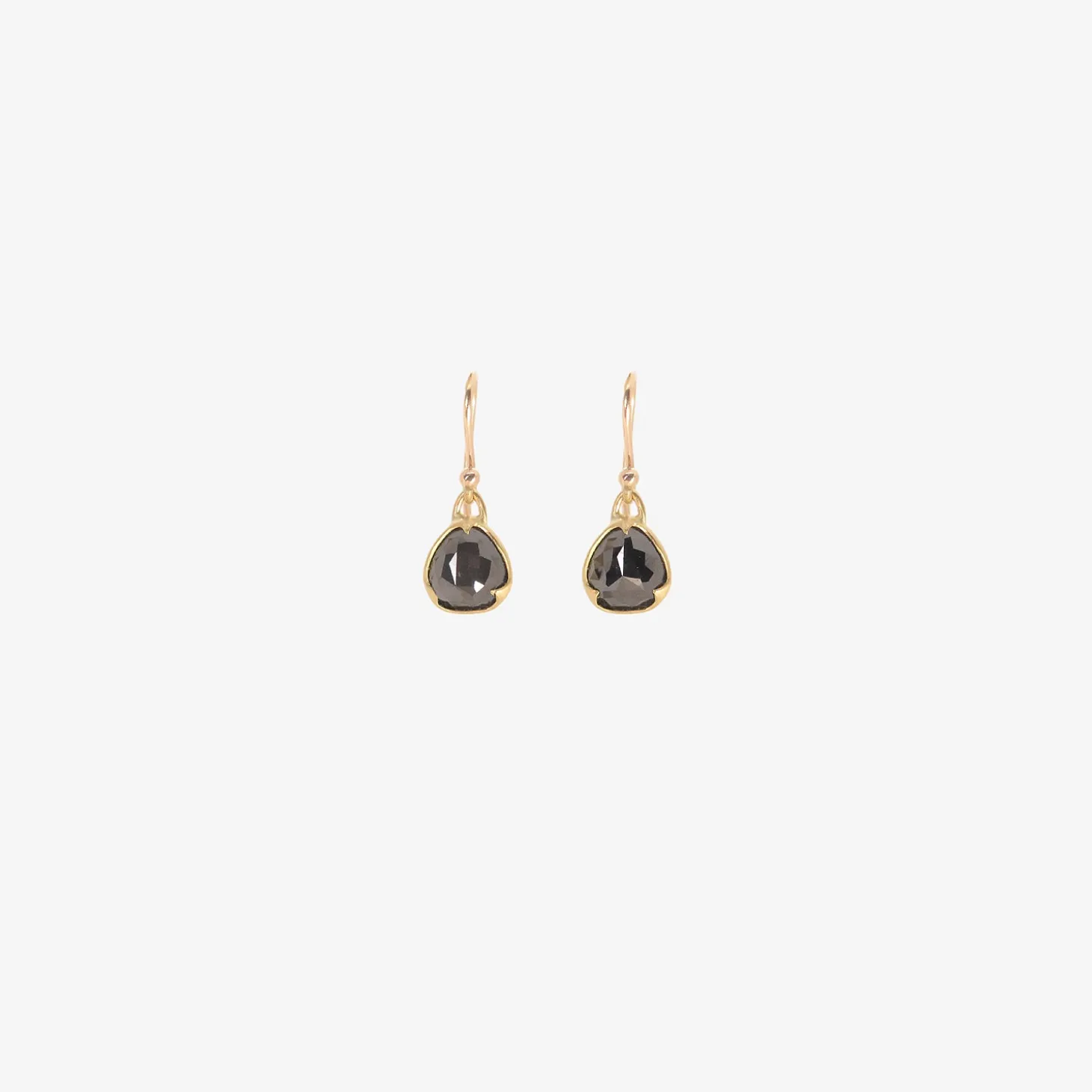 18k & pear-shaped black diamond earrings, 3.03ct