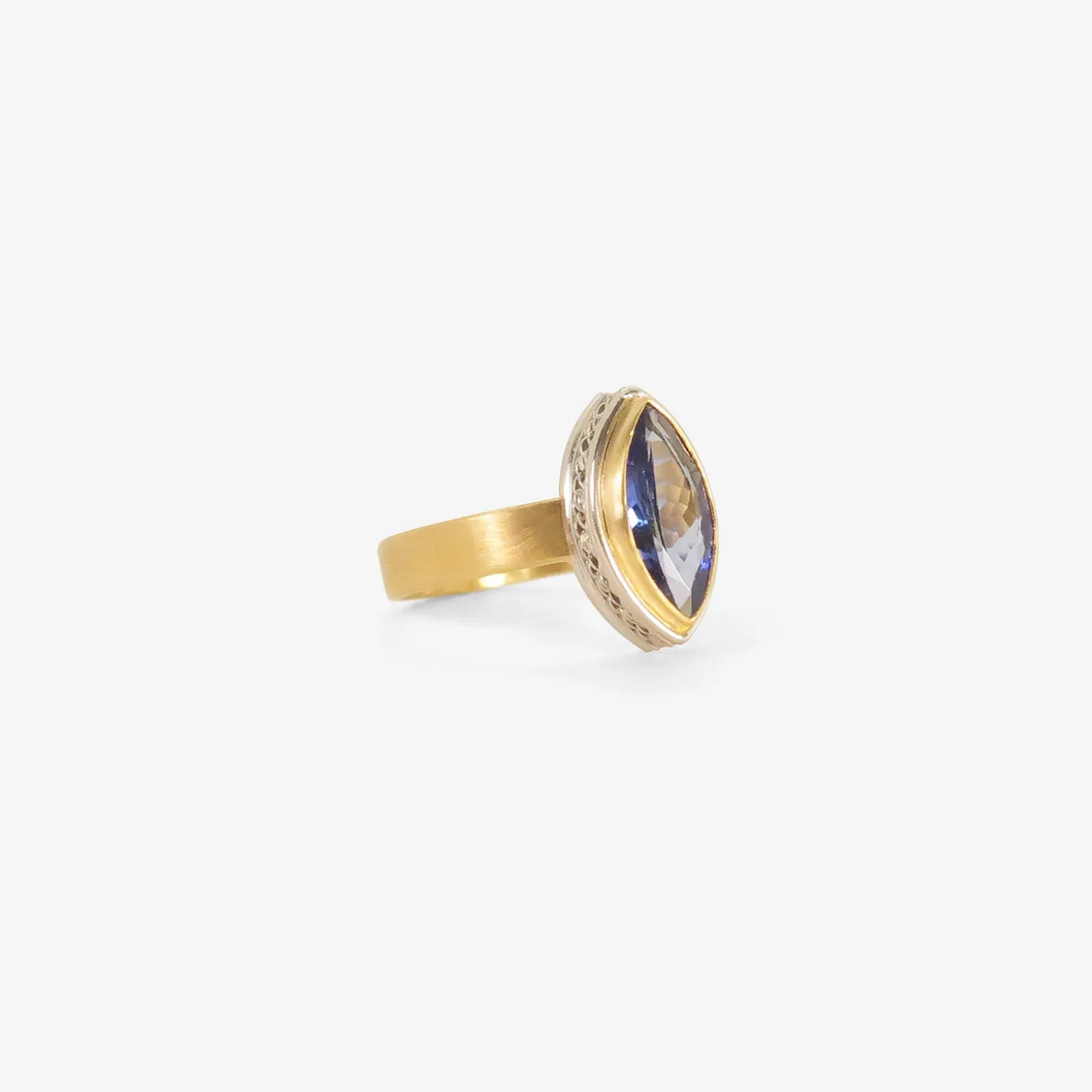 18k & platinum ring with marquis-shaped tanzanite, 1.32ct