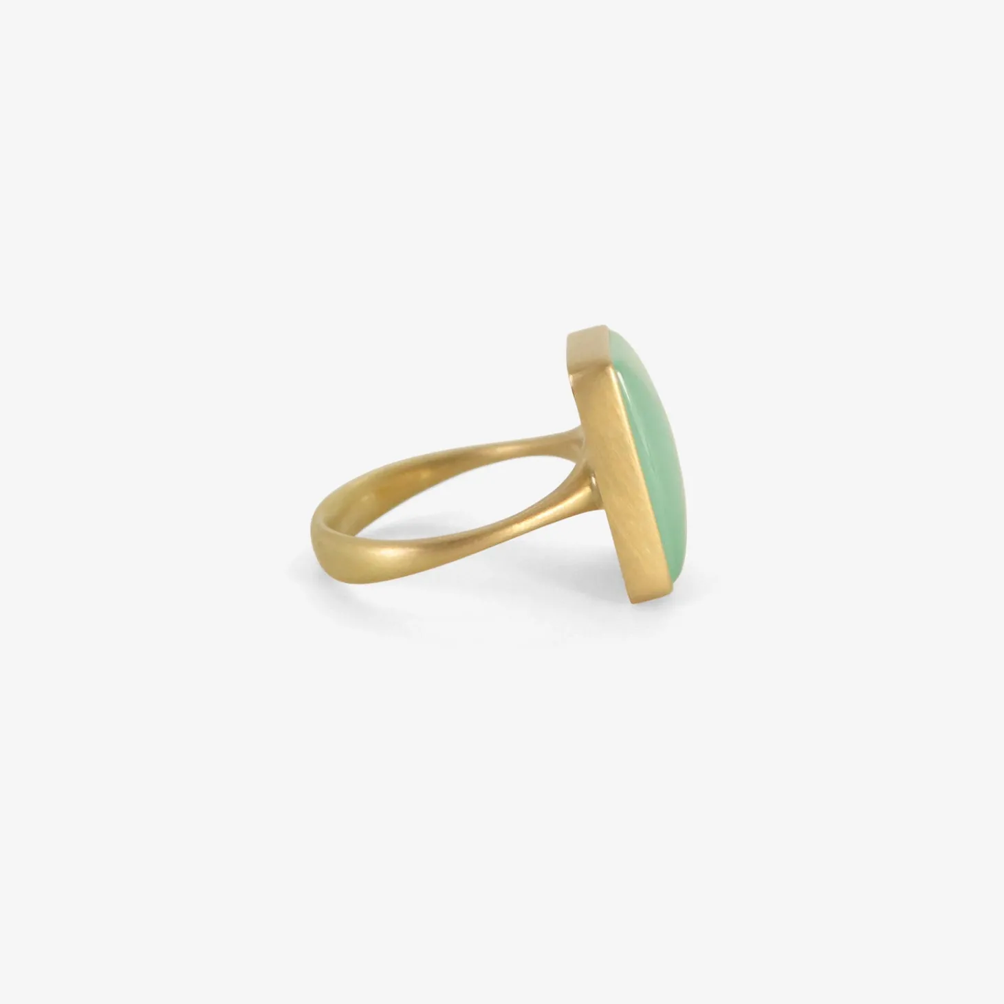 18k & rectangular chrysoprase ring, 9.82ct