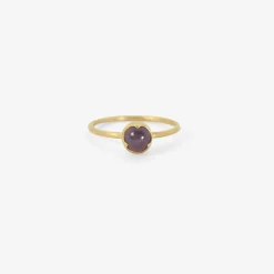 18k & round cabochon purple sapphire ring with three scallops