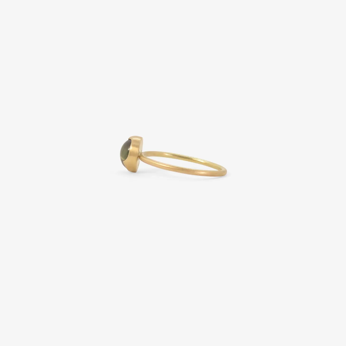 18k & round cat's eye tourmaline ring