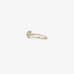 18k & small oval periwinkle sapphire ring, 2.05ct
