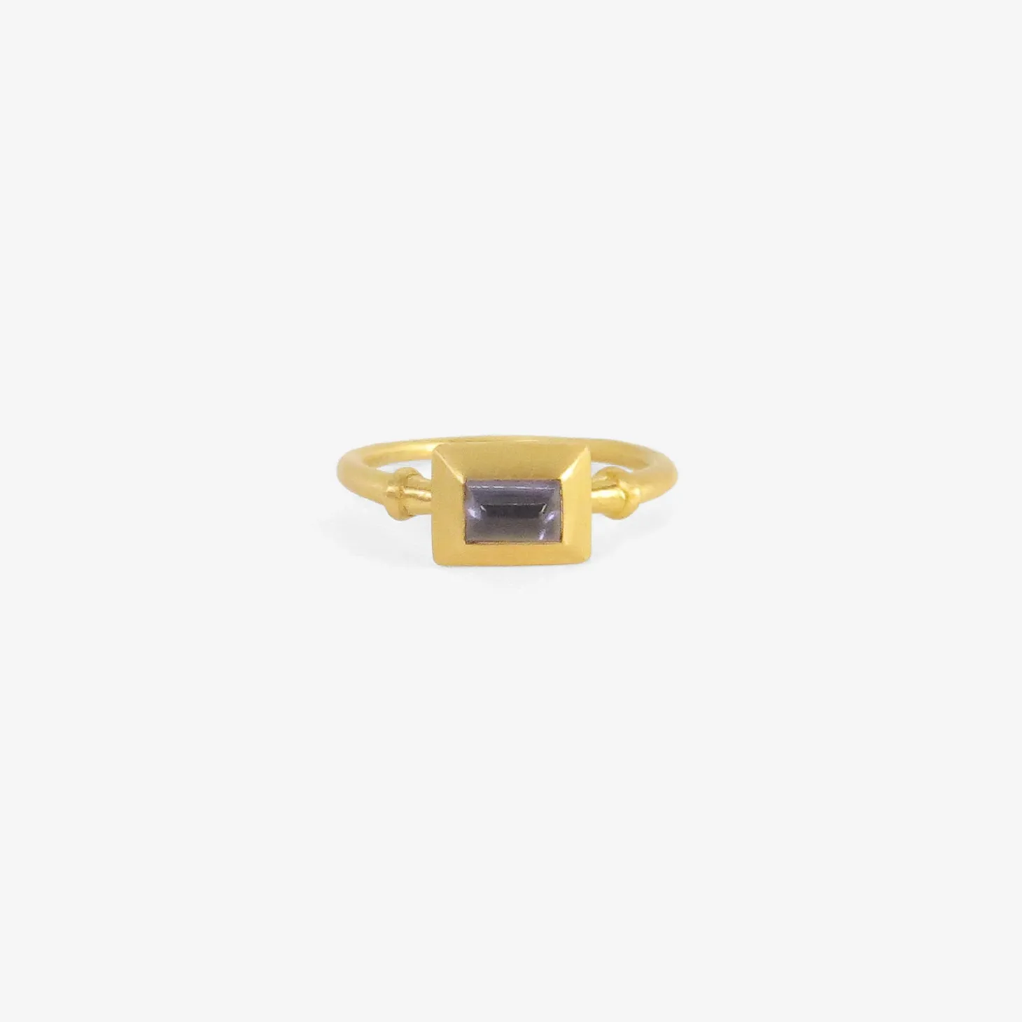22k & tanzanite capsa ring