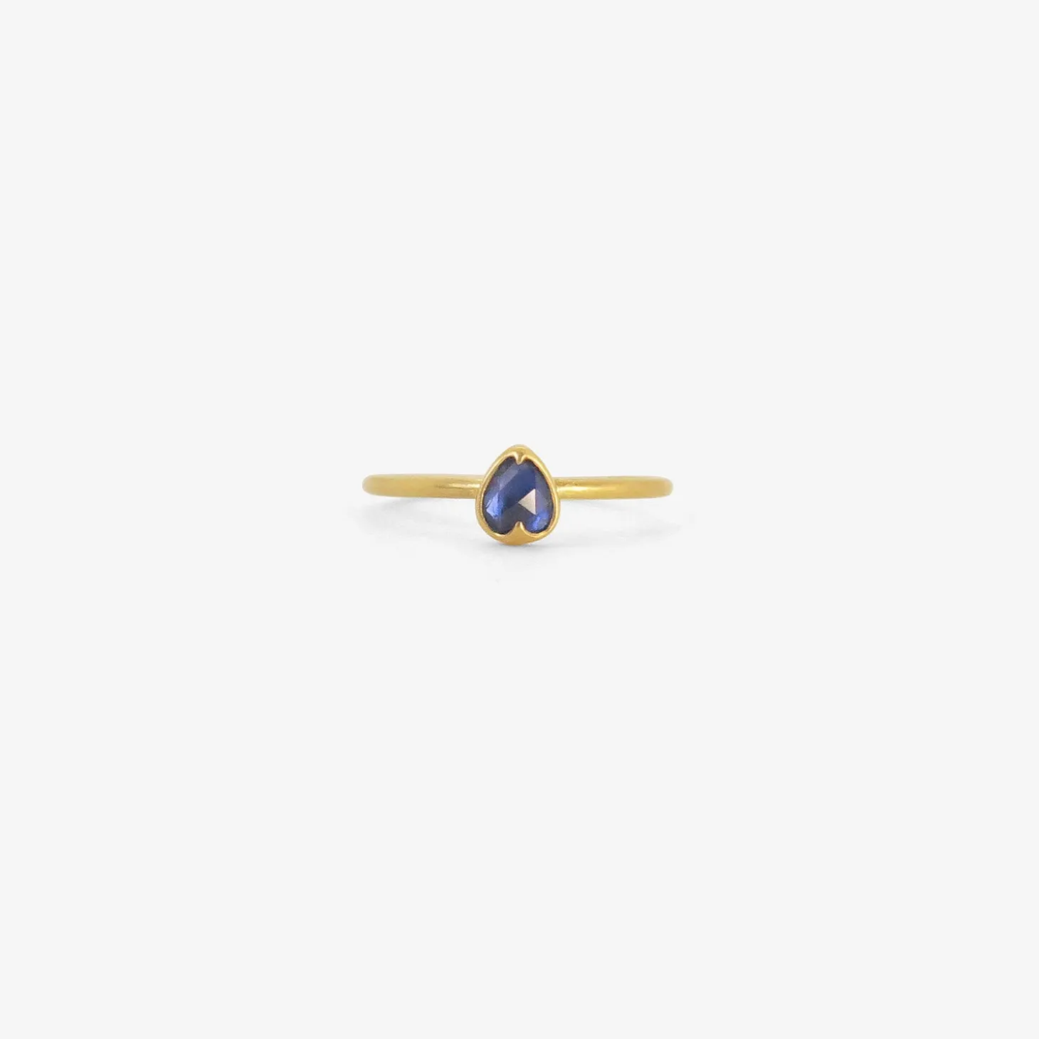 18k & tiny pear-shaped dark blue sapphire ring, .33ct