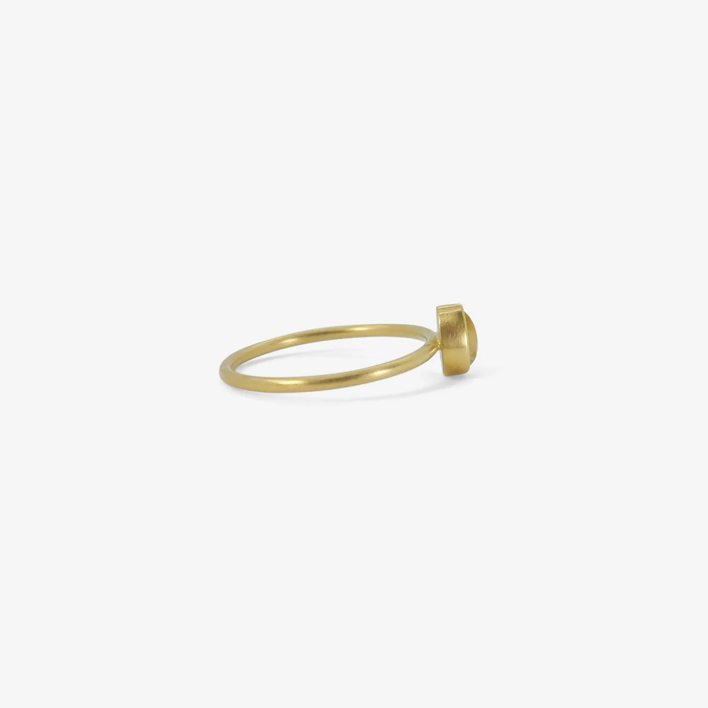18k & tiny pear-shaped yellow sapphire ring