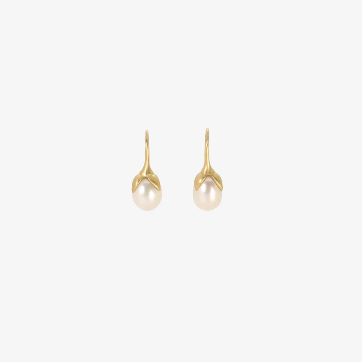18k & white freshwater pearl eggplant earrings
