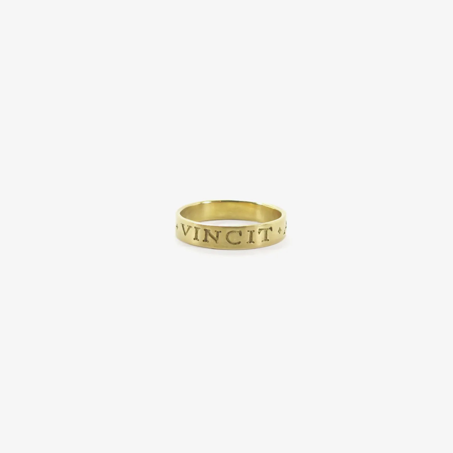 18k latin inscription band – “omnia vincit amor” – love conquers all