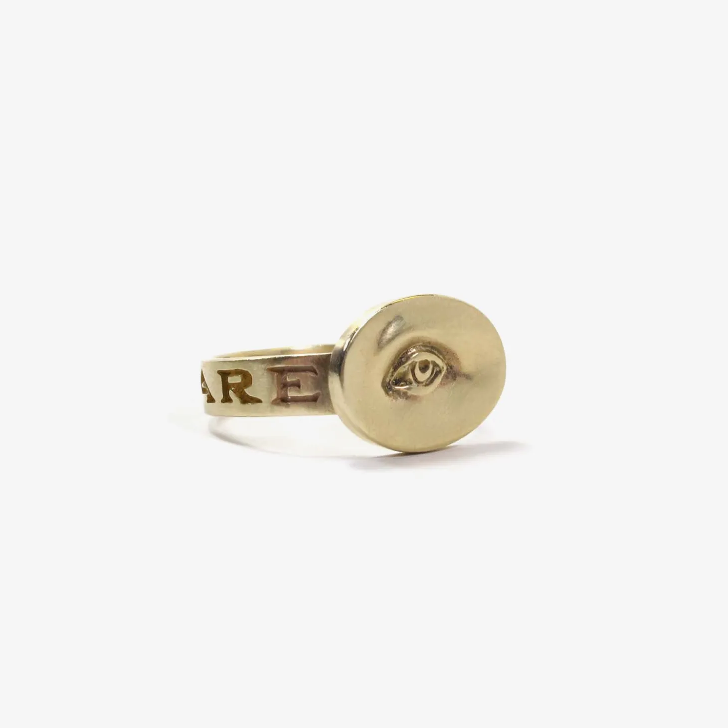 10k love token ring small eye – ‘invigilare’ – to watch over, size 6