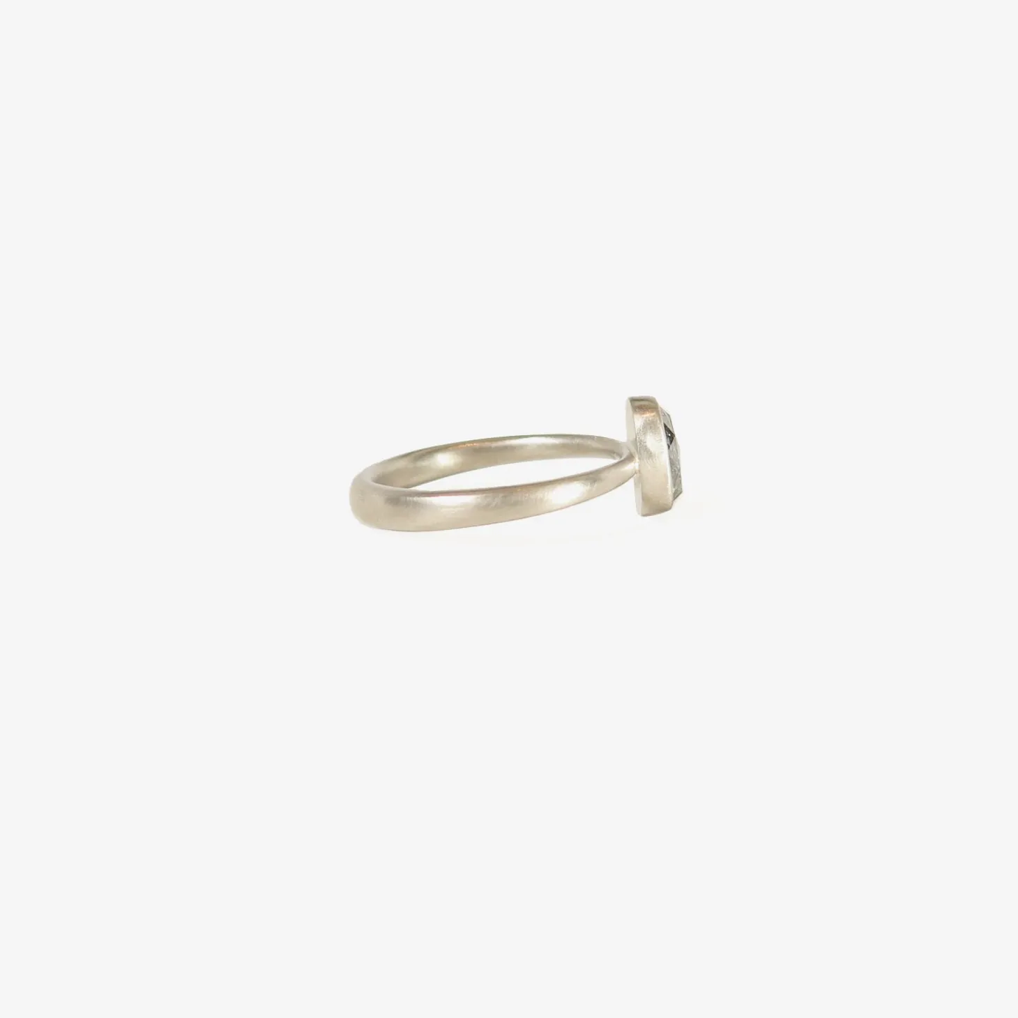 18k palladium & oval carbon diamond ring, 1.18ct