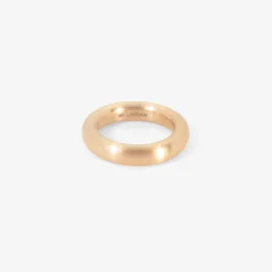 18k rose gold stout band, size 6 1/2